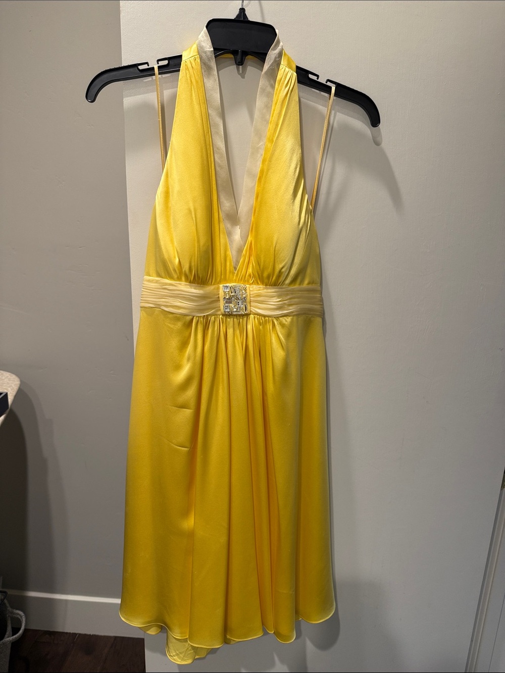 Yellow halter 100% silk dress size 8 fully lined full skirt. Think Marilyn!